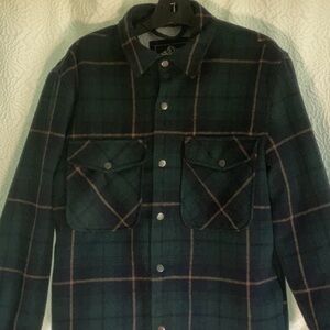 Men's Dark Green Plaid Shirt Jacket
Skateboard